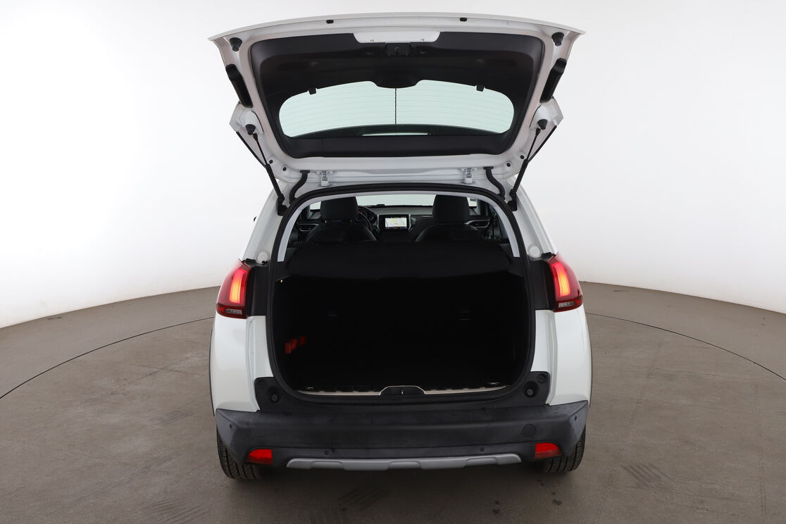 Peugeot 2008 1.2 PureTech Allure — photo 16