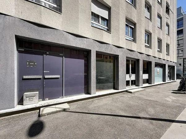 Local 1 pièce 76 m²