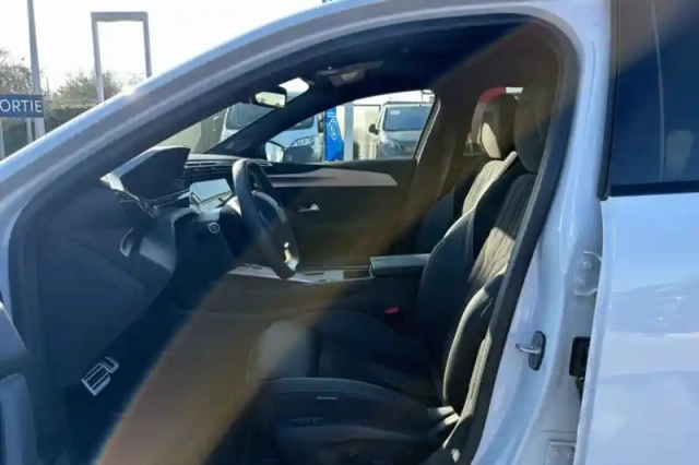 Peugeot 308 hybrid 145 e-dcs6 — photo 30