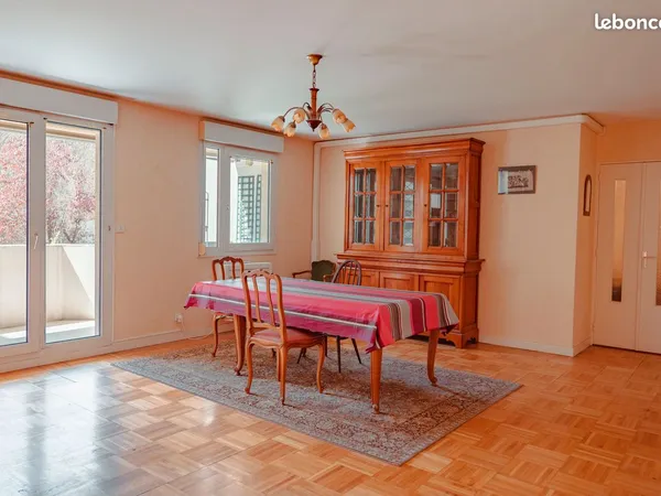 Appartement F5 119m2 secteur Part Dieu