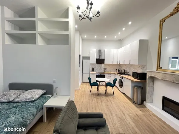 Studio meublé dans maison de maître / Tonnay-Charente entre Rochefort, La Rochelle et Saintes / Prox