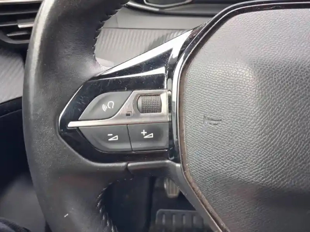 Peugeot 2008 puretech 100 s&amp;s bvm6 — photo 16