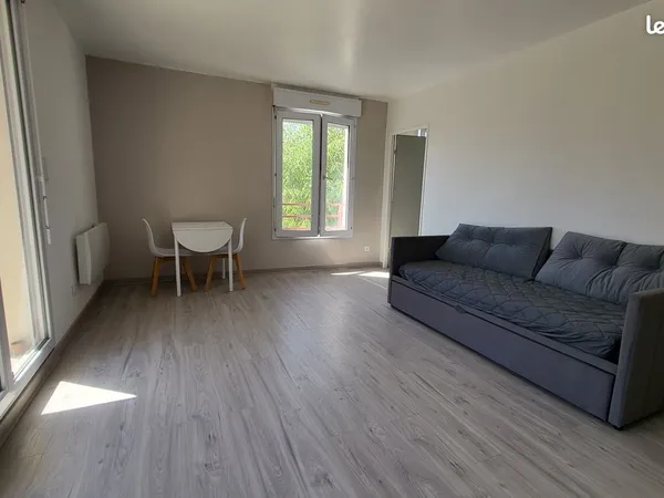 Studio meublé 480e