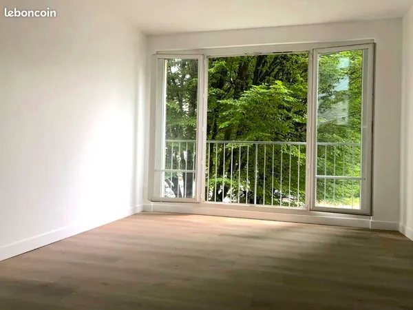 Beau T2 lumineux refait à neuf à IVRY