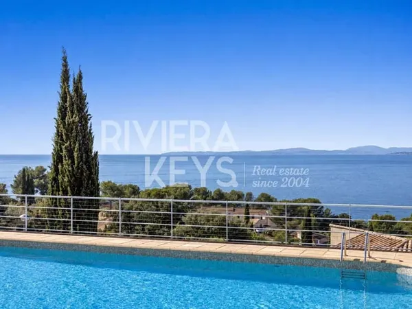 SAINT-RAPHAËL - Boulouris : Appartement 2 pièces avec balcon, vue mer, piscine et garage