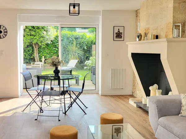 Vends maison en pierre et moellons dans le centre historique de Créon