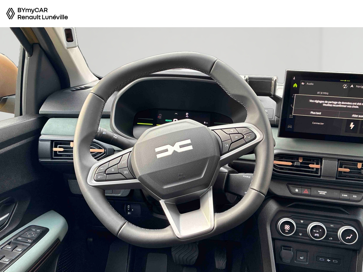 Dacia Sandero Hybrid 155 — photo 10