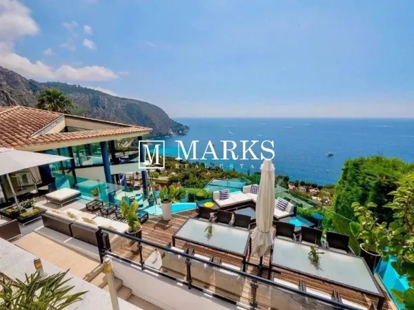 Vila contemporaine avec vue panoramique sur la mer à Èze Bord de