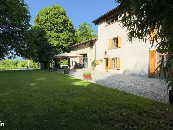 Propriété 6 pièces 303 m²