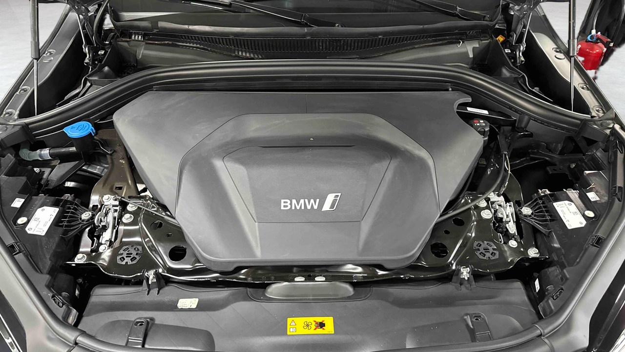 BMW iX2 eDrive20 204ch BVA — photo 17
