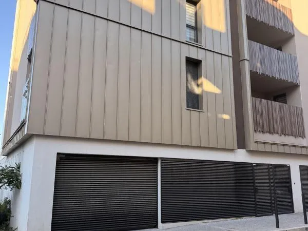 A LOUER - STATIONNEMENT COUVERT - ST JEAN DE VEDAS - RESIDENCE INS PIRE