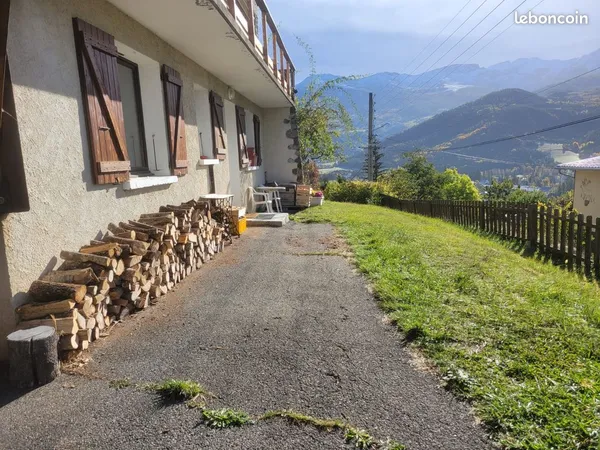 À louer à l'année - Appartement meublé avec jardin, plein Sud et belle vue