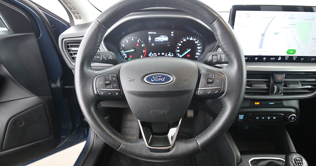 Ford Focus — photo 25