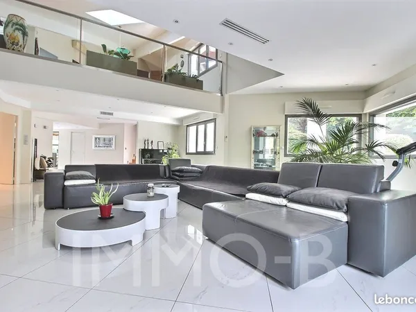 Propriété 7 pièces 402 m²