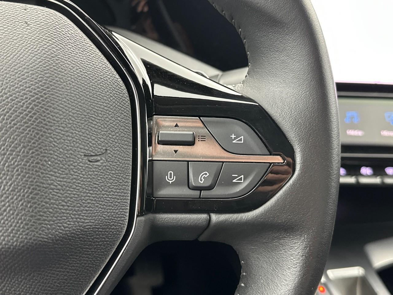 Peugeot 308 puretech 130ch s&s eat8 active pack — photo 19