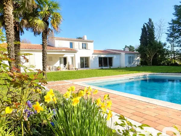 Propriété 7 pièces 252 m²