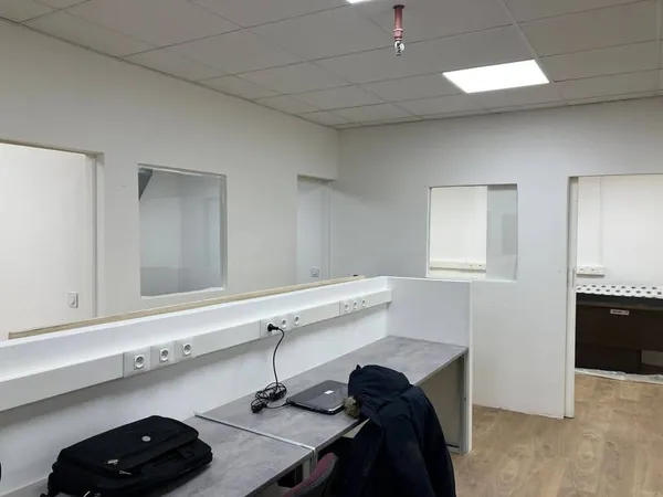 Bureaux 593 m²