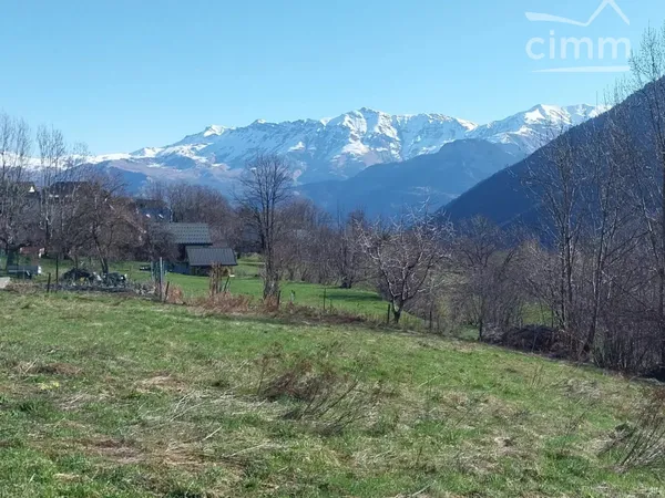 Terrain de montagne constructible 790 m²