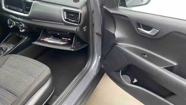 Kia Stonic 1.0 t-gdi 120 ch mhev ibvm6 — photo 29