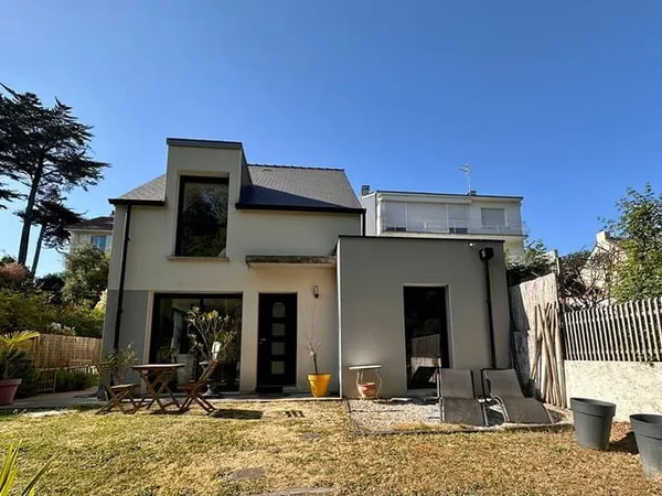 BELLE VILLA RÉCENTE, ÉLÉGANCE ET CONFORT FAMILIALE DANS UN CADRE VERDOYANT
