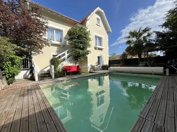 Maison 7 pièces 229 m²