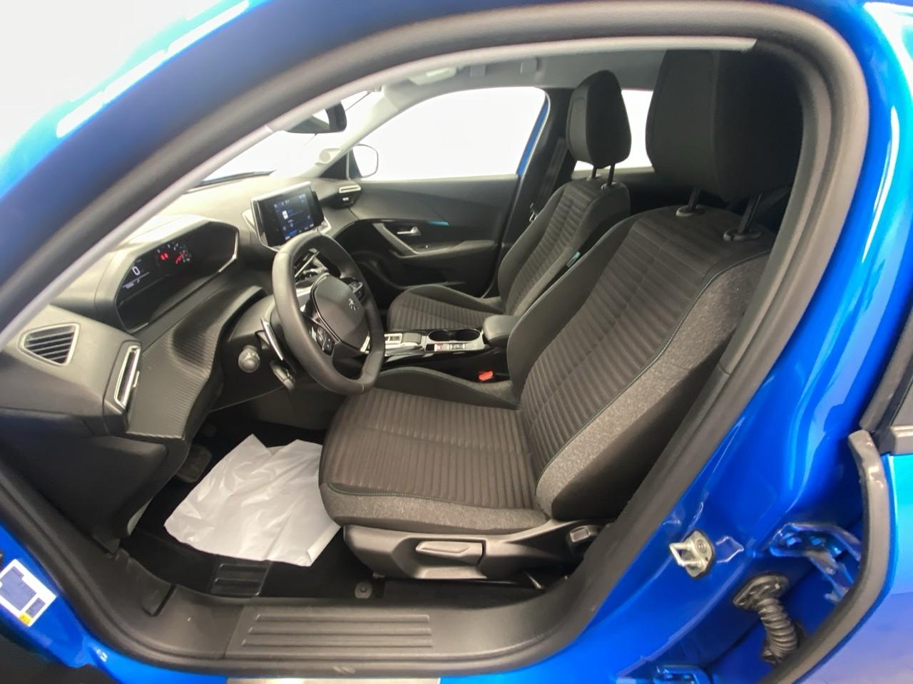 Peugeot 2008 puretech 130 s&s eat8 style — photo 9