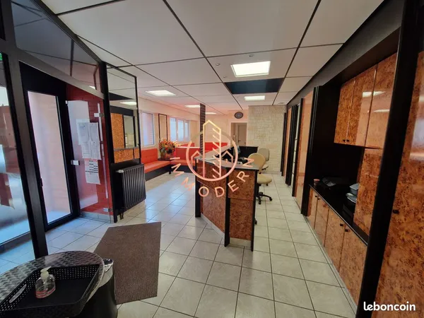 Local 8 pièces 225 m²