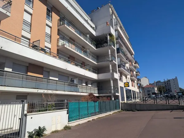 Appartement T1 de 34 m2 avec grande terrasse situé à Nanterr