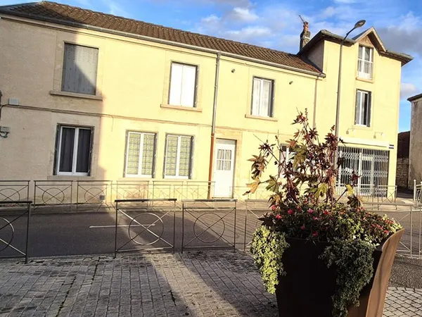 Bel ensemble Immobilier de Rapport et Rentabilité Locative de 248 m² entièrement Rénové avec Parking