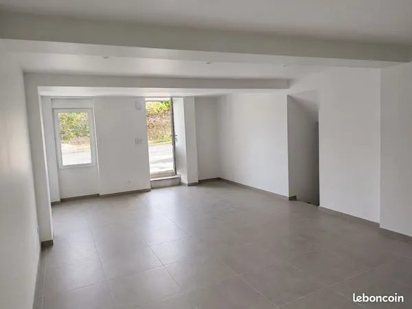 VIHIERS - Maison 2 chambres rénovée en 2025 - Disponible octobre