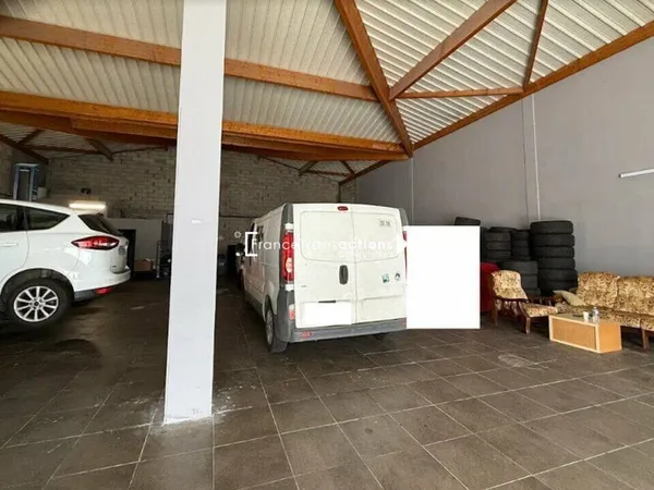 Local commercial 278 m²