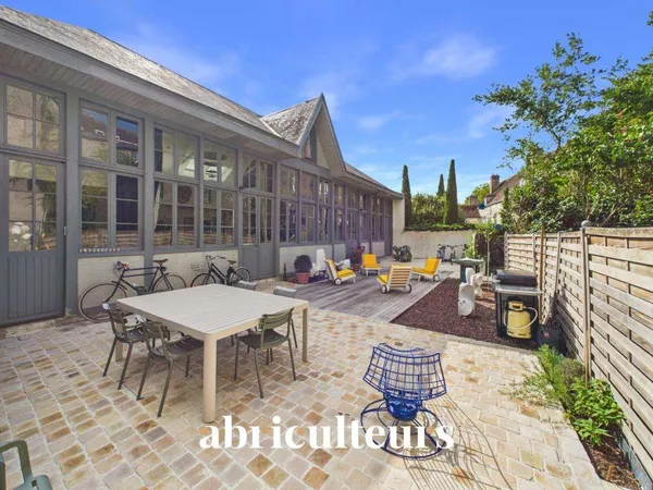 Maison 250 m²