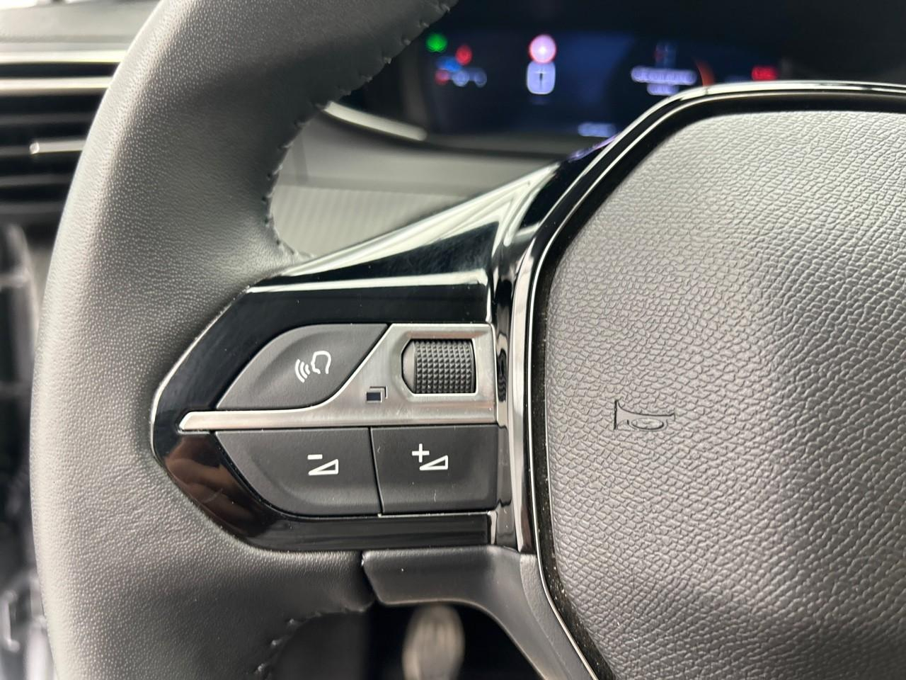 Peugeot 208 100 s&s bvm6 allure — photo 23
