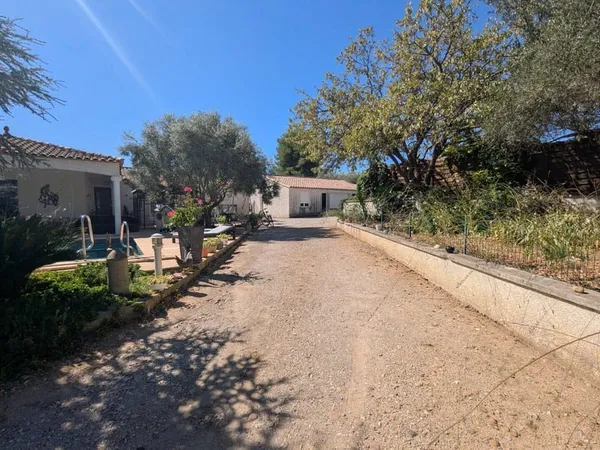 Maison de plain-pied 6 pièces 220 m²