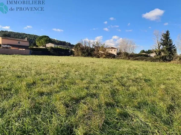 Terrain 591 m²