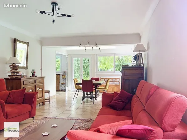Bureau 6 pièces 137 m²