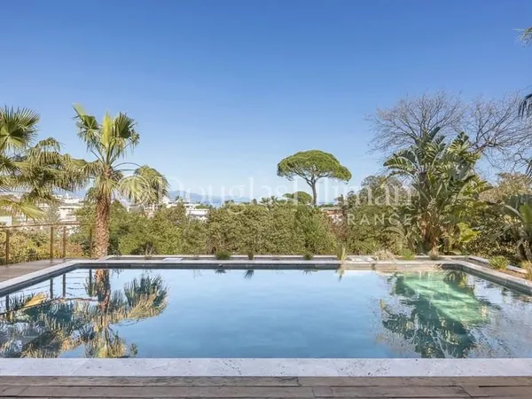 Antibes - Villa rénovée avec vue mer, piscine et jacuzzi
