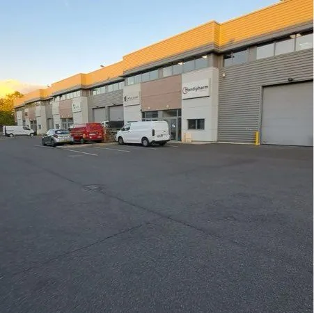 Local d'activité et de stockage avec bureaux et mezzanine - Tigery