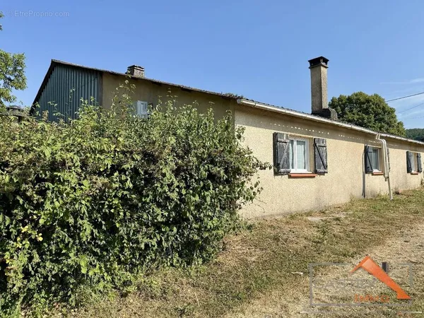 EXCLUSIVITÉ  Maison plain-pied grand hangar  1500 m² de terrain