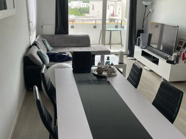 Apt 3 pièces dernière étage avec balcon et parking