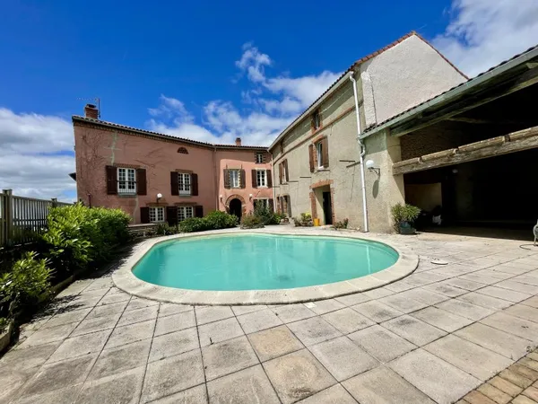Maison 9 pièces 285 m²