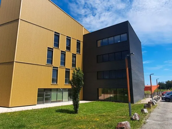 Local 38 m² LES AUXONS