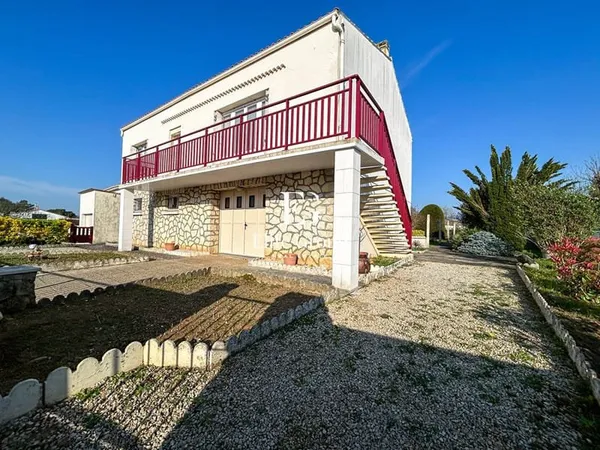 À VENDRE - MAISON FAMILIALE - 5 PIÈCES - 105 m² - ECHILLAIS