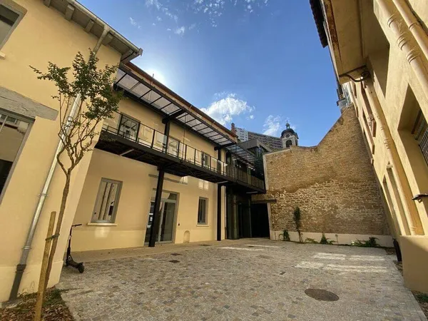 Local professionnel 155 m²