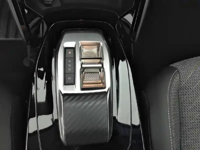 Peugeot 208 hybrid 110 e-dcs6 — photo 39