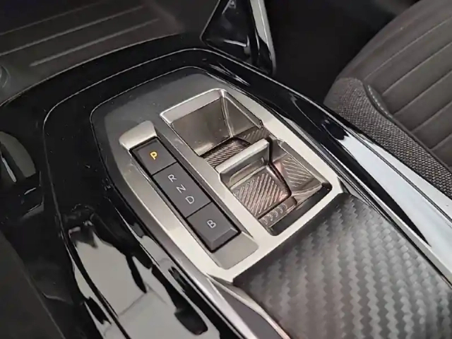 Peugeot 208 electrique 50 kwh 136ch — photo 40