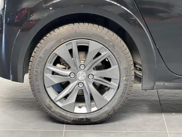 Peugeot 208 e- 136ch allure — photo 11