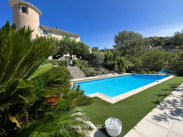Villa 5 pièces 320 m²