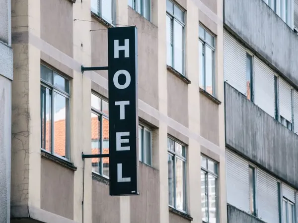Hôtel 35 pièces 1400 m²