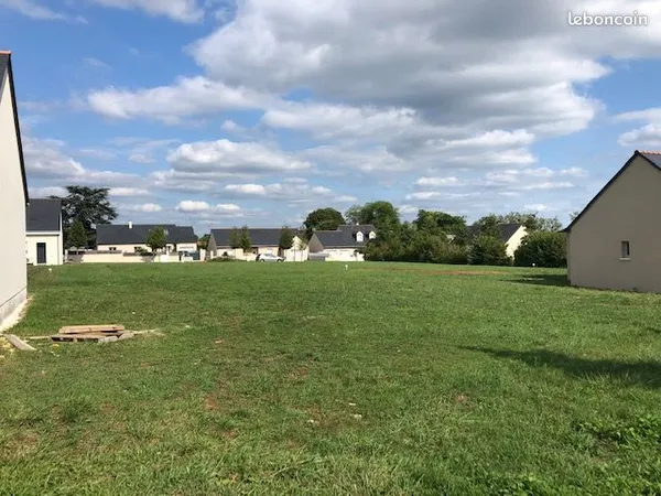 Terrain 1 329 m² Charge